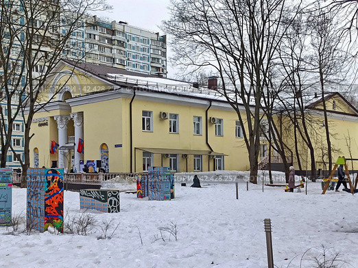 “Дом культуры “Кучино” . Центральная улица, 11, микрорайон Кучино, Балашиха, Московская область (2024 год). Редакционное фото, фотограф stargal / Фотобанк Лори