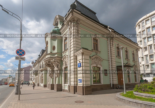 Дом купцов Кузнецовых на Проспекте мира в Москве (2024 год). Редакционное фото, фотограф Владимир Чинин / Фотобанк Лори