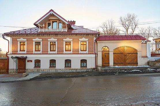 Дом-музей А.В. Суворова в городе Ижевске. Старинный купеческий дом Ижевская Епархия православной церкви House-museum of A.V. Suvorov in the city of Izhevsk. Old merchant house Izhevsk Diocese of the Orthodox Church. Редакционное фото, фотограф Юрий Карачев / Фотобанк Лори