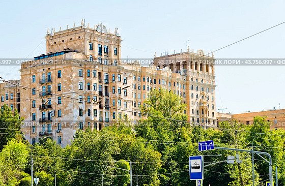 Дом преподавателей МГУ. Ломоносовский проспект, 14. Москва. Россия (2024 год). Редакционное фото, фотограф E. O. / Фотобанк Лори