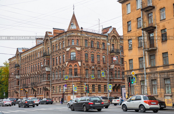 Дом Шульца - Дом А. О. Мейер. Осенний день. Улица Марата, 66. Санкт-Петербург. Россия (2021 год). Редакционное фото, фотограф E. O. / Фотобанк Лори