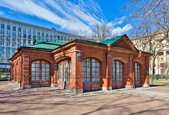 Домик Петра I на Петровской набережной. Санкт-Петербург. (2017 год). Редакционное фото, фотограф Сергей Афанасьев / Фотобанк Лори