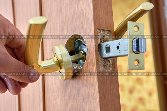Door latch is placed in groove of interior door to align with door handle. Стоковое фото, фотограф Владимир Григорьев / Фотобанк Лори