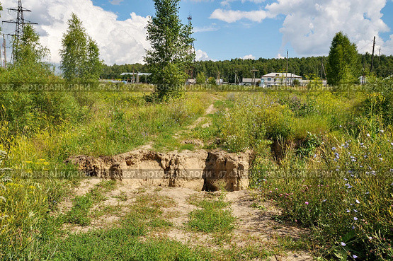 Дорога заканчивается ямой. Тюменская область. Стоковое фото, фотограф Александр Тараканов / Фотобанк Лори