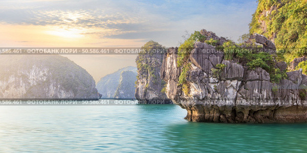Dreamy rocks  in lagoons of Halong Bay on sunset, Vietnam. Halong Bay seascape, Vietnam. Стоковое фото, агентство Ingram Publishing / Фотобанк Лори