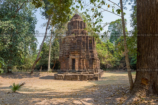 Древний кхмерский храм Прасат Та Муен Тох (Prasat Ta Muen Toch), Таиланд. Редакционное фото, фотограф Ирина Яровая / Фотобанк Лори