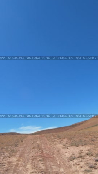 Driving along a country road in Altai desert and semi-desert environment. Стоковое видео, видеограф Сергей Пристяжнюк (Serg Zastavkin) / Фотобанк Лори