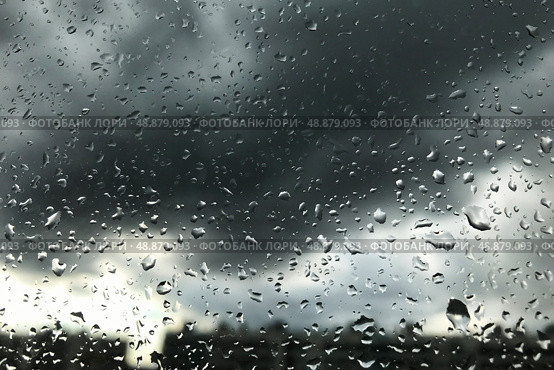 Drizzling Raindrops Clinging to Window Pane, Capturing a Grey Overcast Day. Стоковое фото, фотограф Aleksandr Golubev / Фотобанк Лори