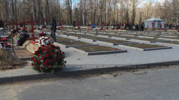 Духовой оркестр в военной форме играет на похоронах (2016 год). Редакционное видео, видеограф Александр Багно / Фотобанк Лори