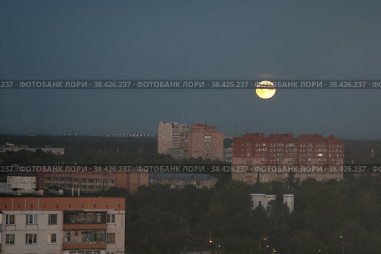 Дуна на закате над Балашиха (2022 год). Стоковое фото, фотограф Дмитрий Неумоин / Фотобанк Лори
