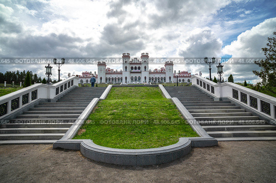 Дворец Пусловских в Коссово (Беларусь) Редакционное фото, фотограф Наталья Филатова / Фотобанк Лори