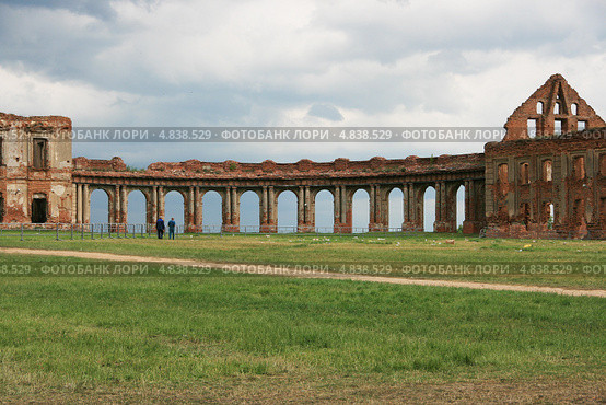 Дворцовый комплекс Сапег, Ружаны, Беларусь (2013 год). Редакционное фото, фотограф Марина Шатерова / Фотобанк Лори