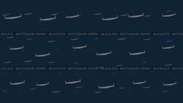 Двуручные пилы перемещаются горизонтально слева направо. Эффект параллакса. Плавающие символы расположены случайным образом. Плавная зацикленная анимация в формате 4k на темно-синем фоне. Стоковое видео, видеограф Карпенко Алексей / Фотобанк Лори