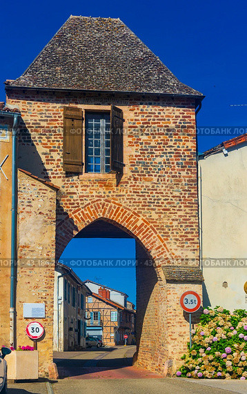 Eastern gate of Romenay, Bourgogne-Franche-Comte, France. Стоковое фото, фотограф Яков Филимонов / Фотобанк Лори