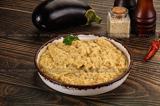 Eggplant dip - Mutabal with tahini paste. Стоковое фото, фотограф Андрей Старостин / Фотобанк Лори