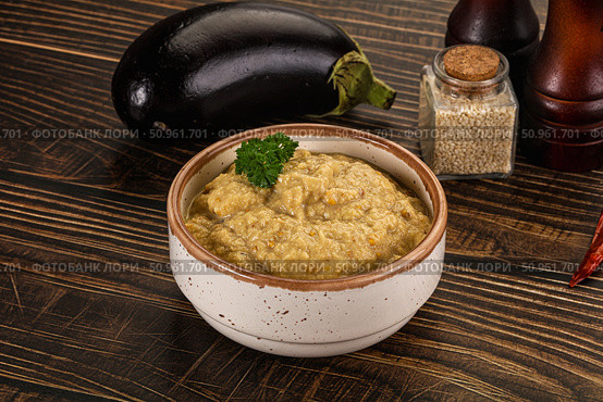 Eggplant dip - Mutabal with tahini paste. Стоковое фото, фотограф Андрей Старостин / Фотобанк Лори