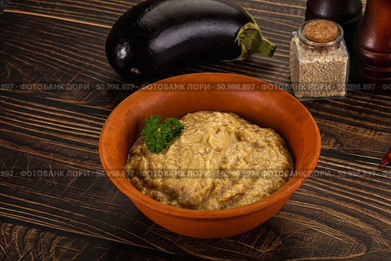 Eggplant dip - Mutabal with tahini paste. Стоковое фото, фотограф Андрей Старостин / Фотобанк Лори