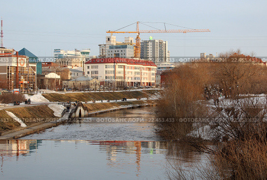 Екатеринбург. Набережная реки Исеть весной (2016 год). Редакционное фото, фотограф Татьяна Злобина / Фотобанк Лори