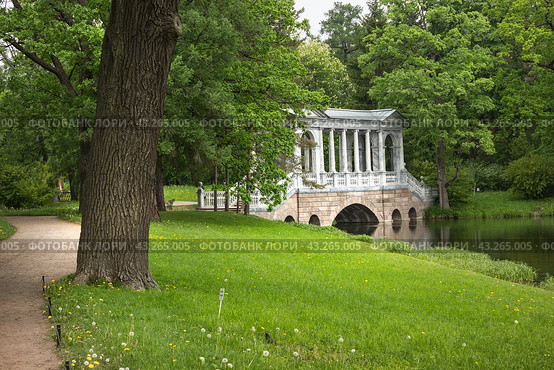 Екатерининский парк. Царское Село. Россия. Мраморный мост (2024 год). Редакционное фото, фотограф Александр Романов / Фотобанк Лори