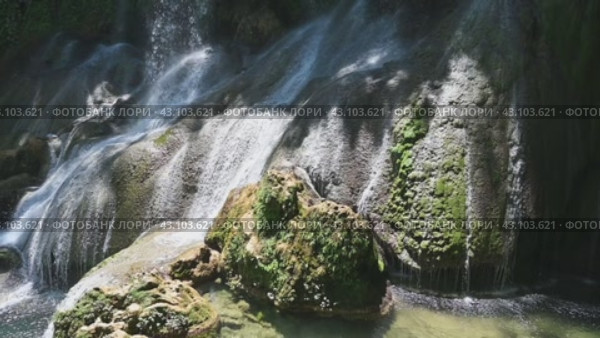 El Nicho Waterfalls in Cuba. El Nicho is located inside the Gran Parque Natural Topes de Collantes a forested park that extends across the Sierra Escambray mountain range in central Cuba (2024 год). Стоковое видео, видеограф Алексей Кузнецов / Фотобанк Лори