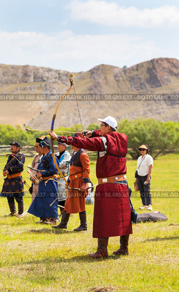 ELANTSY VILLAGE, IRKUTSK REGION, RUSSIA - July 5, 2025: Erdynskie Games - festival of nomadic peoples of Eurasia, archery competitions in national costumes at sacred Erd mountain on shore of Lake Baikal. Редакционное фото, фотограф Виктория Катьянова / Фотобанк Лори