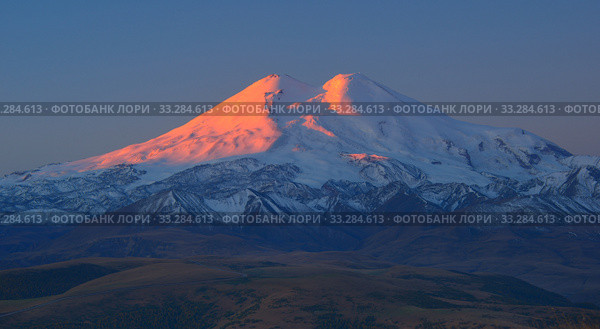 Elbrus, sunrise (2016 год). Редакционное фото, фотограф александр жарников / Фотобанк Лори