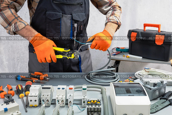 Electrician working on an electrical panel with wires. electrician at work. Стоковое фото, фотограф Сергей Чуйко / Фотобанк Лори