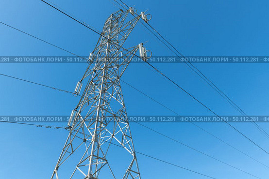 Electricity transmission pylon silhouetted against blue sky. Стоковое фото, агентство Ingram Publishing / Фотобанк Лори