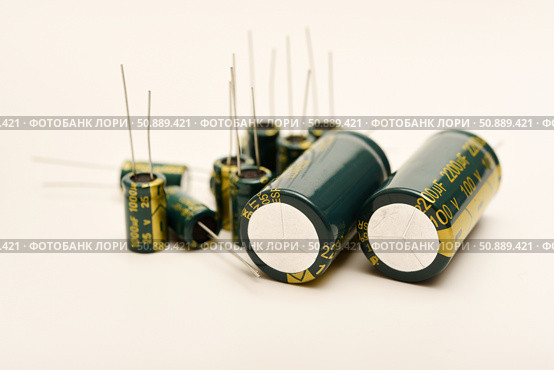 Electrolytic capacitors of different nominal values. Energy storage devices. Electronic radio elements. Стоковое фото, фотограф Valeriy Lushchikov / Фотобанк Лори