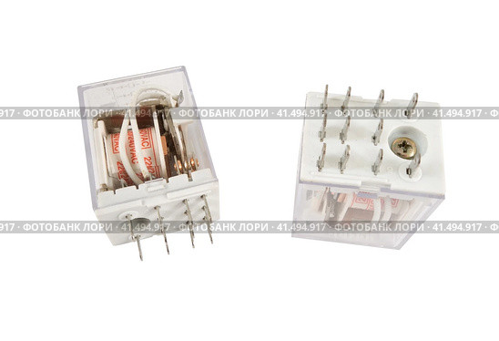 Электромагнитные электрические реле на белом фоне. Electromagnetic relay  isolated on white background. Стоковое фото, фотограф Татьяна Д / Фотобанк Лори