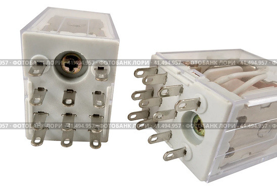 Электромагнитные электрические реле на белом фоне. Electromagnetic relay  isolated on white background. Стоковое фото, фотограф Татьяна Д / Фотобанк Лори