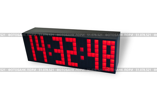 Электронные часы с большими красными цифрами на белом фоне. An electronic watch with large red numbers on a white background. Стоковое фото, фотограф Татьяна Д / Фотобанк Лори