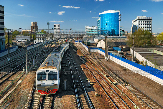 Электропоезд, покидающий Павелецкий вокзал (Москва) (2009 год). Стоковое фото, фотограф Дмитрий Яковлев / Фотобанк Лори