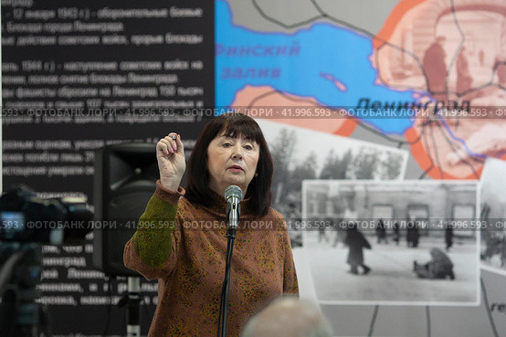 Елена Викторовна Елистратова на выставке блокадный Ленинград (2024 год). Редакционное фото, фотограф Дмитрий Неумоин / Фотобанк Лори