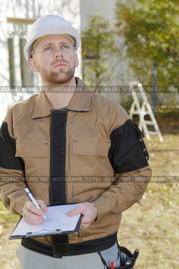 engineer inspecting the site. Стоковое фото, агентство Ingram Publishing / Фотобанк Лори