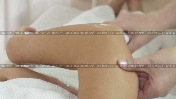 Эпиляция воском. Стоковое видео, видеограф Александр Багно / Фотобанк Лори