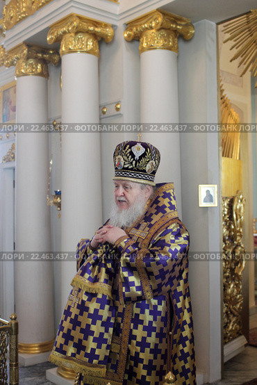 Епископ Балашихинский Николая произносит речь в храме Покрова Пресвятой Богородицы (2016 год). Редакционное фото, фотограф Дмитрий Неумоин / Фотобанк Лори