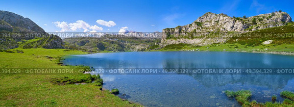 Ercina lake at Picos de Europa in Asturias of Spain. Стоковое фото, агентство Ingram Publishing / Фотобанк Лори