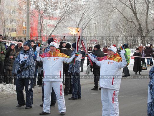 Эстафета Олимпийского огня (2013 год). Редакционное фото, фотограф Андрей Пешков / Фотобанк Лори