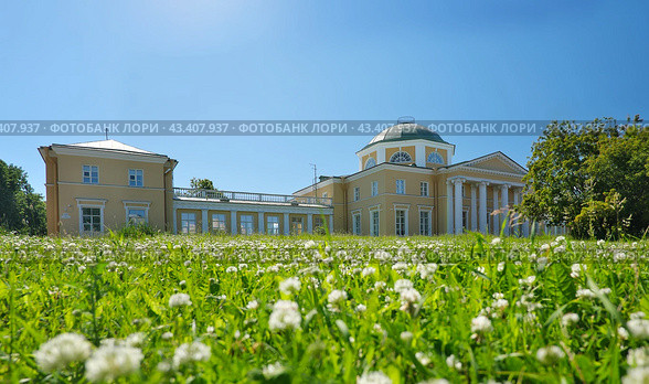 Estate of Counts Chernyshevs, Alexandrino Park. Summer panorama. Russia, Saint-Petersburg. Стоковое фото, фотограф Елена  Попкова / Фотобанк Лори