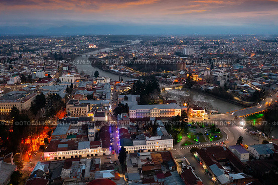 Evening drone view of the ancient city of Kutaisi. Стоковое фото, фотограф Яков Филимонов / Фотобанк Лори