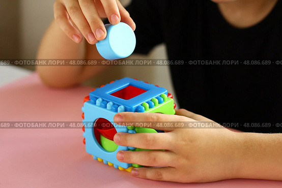 everyday children games. plastic construction kit and children hands. Стоковое фото, фотограф Есич Елена / Фотобанк Лори