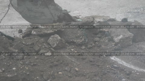 Excavator Bucket Construction, Soil: Ground clearing activity, daytime, for project construction with machine. Стоковое видео, видеограф svetograph / Фотобанк Лори