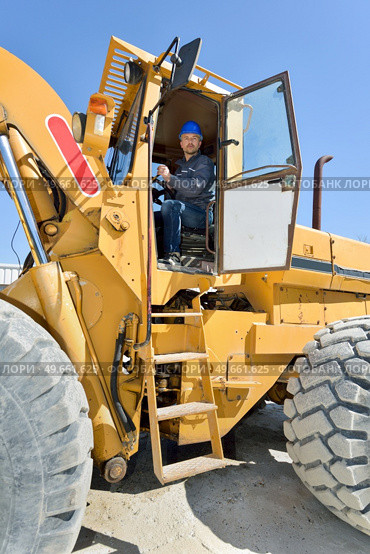 excavators volvo ready for work. Стоковое фото, агентство Ingram Publishing / Фотобанк Лори