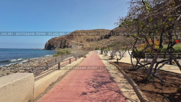 Explore the beautiful and scenic Coastal Pathway that offers magnificent ocean views. Стоковое видео, видеограф Vladimir Vintonjak / Фотобанк Лори