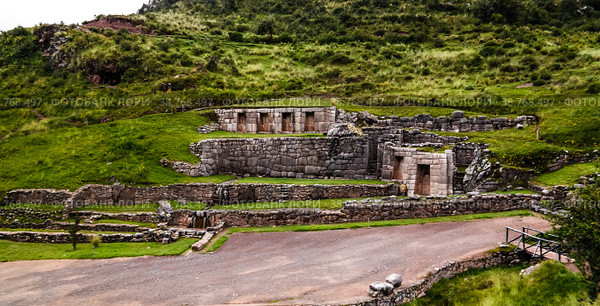 Exterior view to archaeological site of Tambomachay, Cuzco, Peru (2018 год). Стоковое фото, фотограф Сергей Майоров / Фотобанк Лори