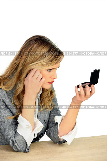 fair-haired woman with make-up case. Стоковое фото, агентство Ingram Publishing / Фотобанк Лори