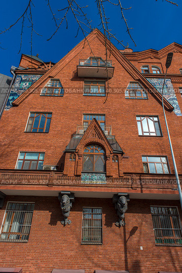 Fairy-tale House of Pertsova (DOM PERTSOVOY) , Moscow art nouveau building, constructed by the architects Schnaubert and Zhukov (2019 год). Стоковое фото, фотограф Анна Кривицкая / Фотобанк Лори