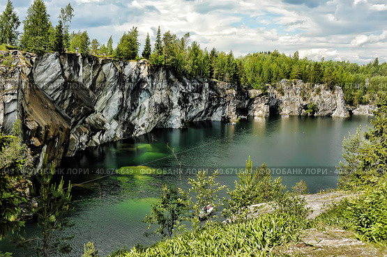 Famous beautiful marble quarry Ruskeala (2014 год). Редакционное фото, фотограф Анна Кривицкая / Фотобанк Лори