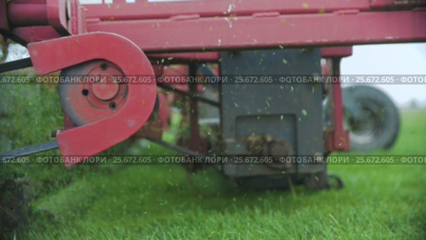 Farm Fetilizer Crop In The Field. Стоковое видео, видеограф Станислав Панкратов / Фотобанк Лори